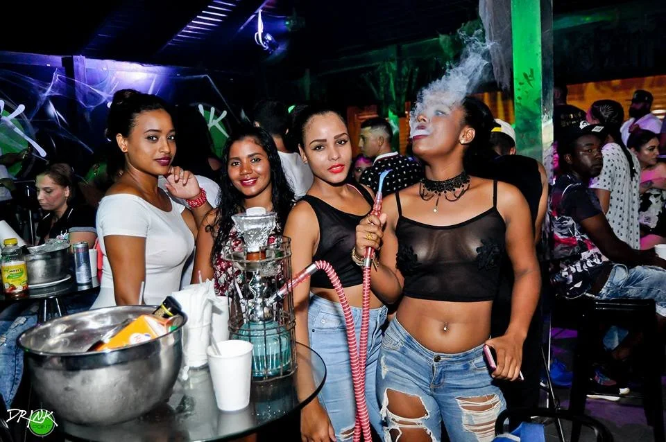 Drink Point Bavaro night crowd